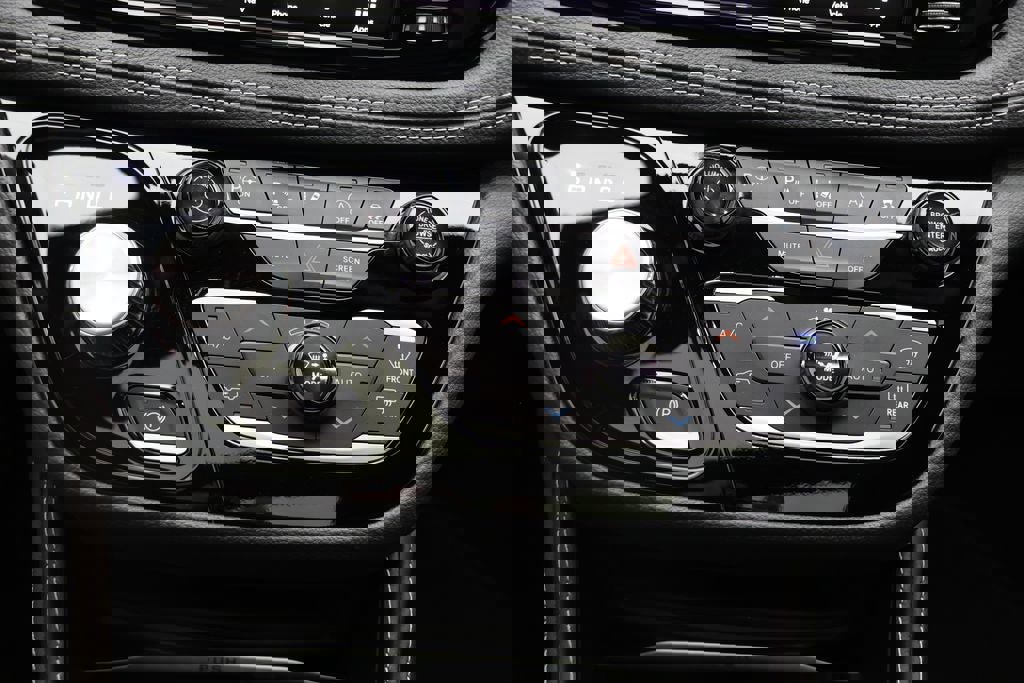 Used 2024 Chrysler Pacifica Limited w/ S Appearance Package image 26