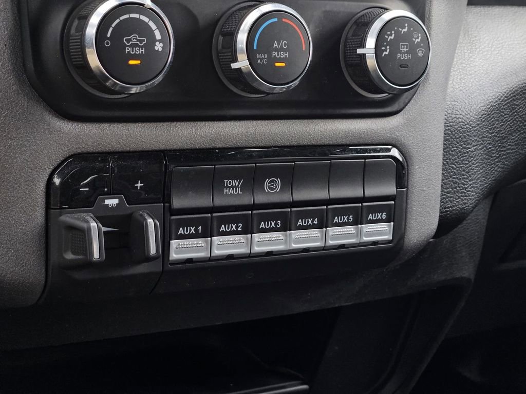 Used 2024 RAM 3500 Tradesman w/ Chrome Appearance Group image 24