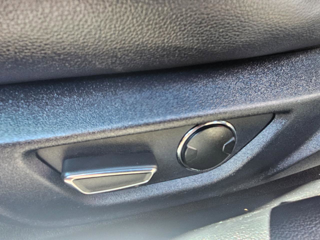 Used 2016 Ford Mustang Premium RWD image 28