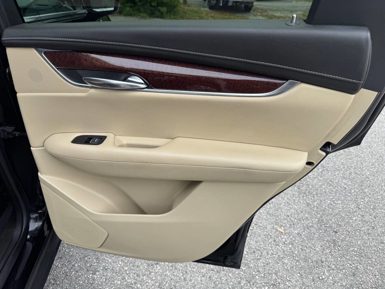 Used 2017 Cadillac XT5 Luxury w/ Driver Awareness Package image 29