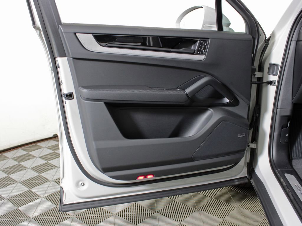 Used 2026 Porsche Cayenne Coupe image 14