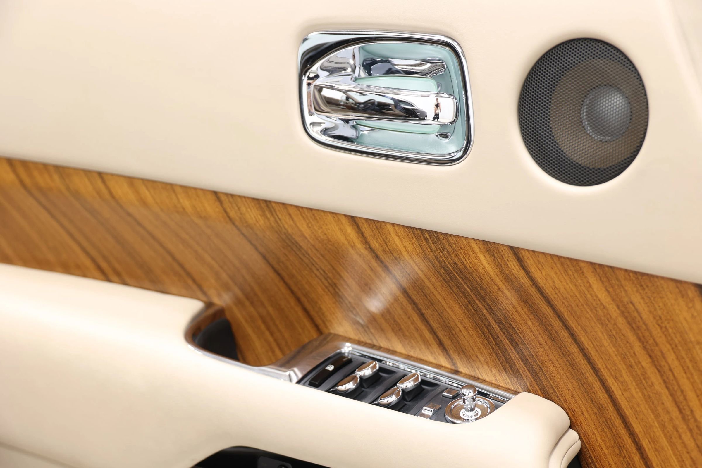 Used 2014 Rolls-Royce Wraith image 14