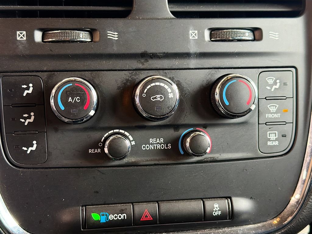 Used 2018 Dodge Grand Caravan SE w/ UConnect Hands-Free Group image 17