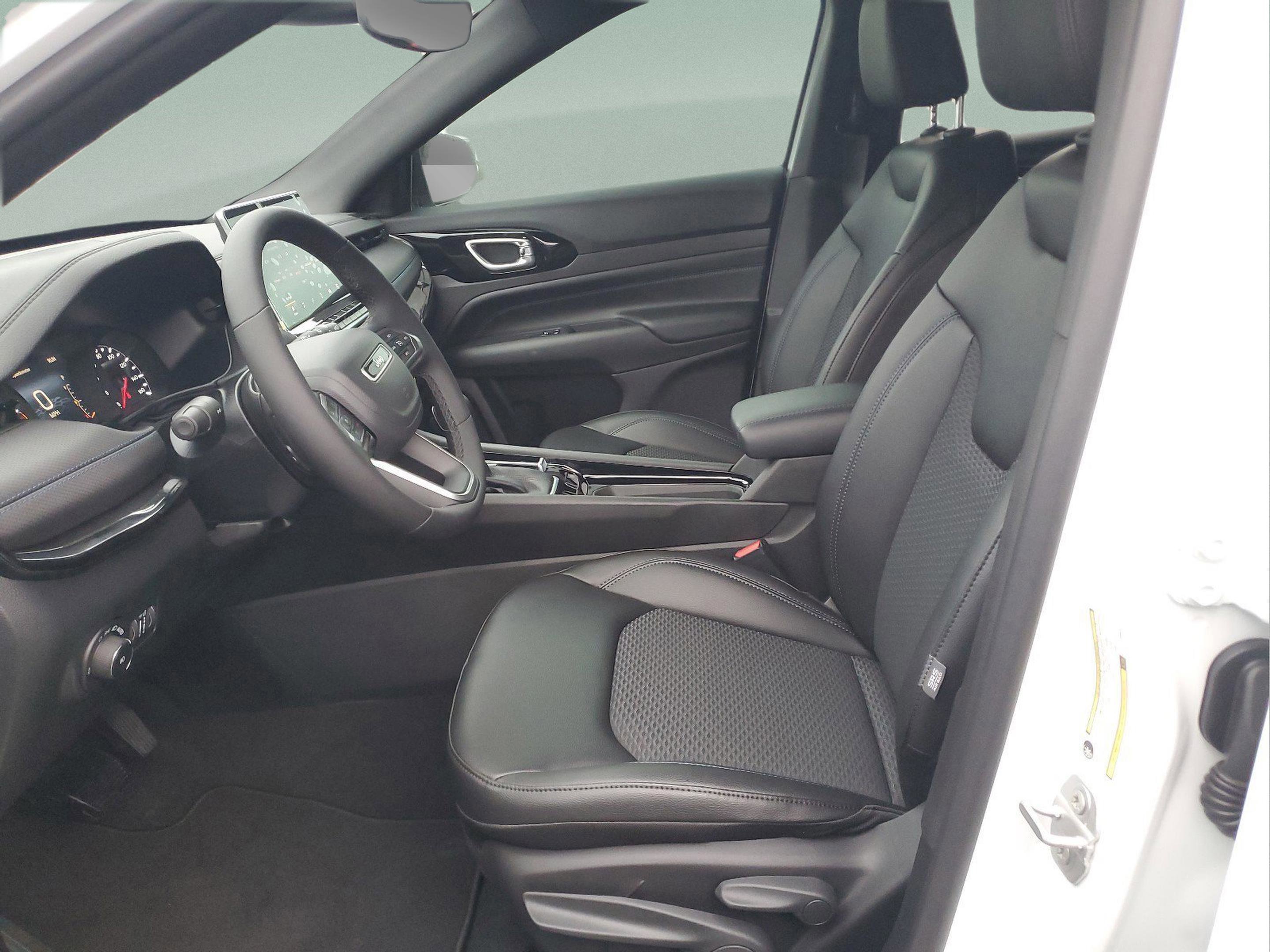 New 2026 Jeep Compass Latitude image 18