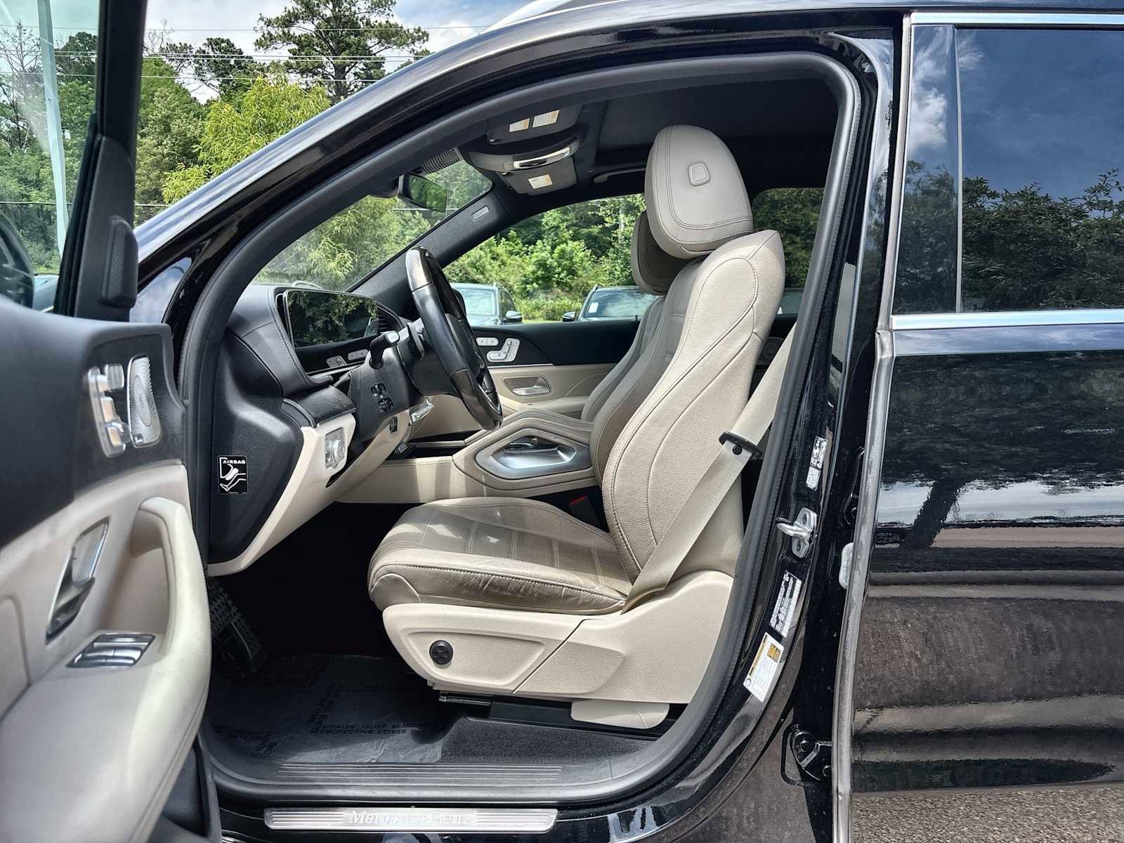 Used 2023 Mercedes-Benz GLS 450 4MATIC image 2