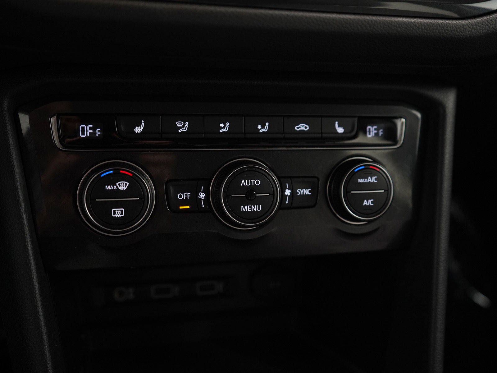 Used 2018 Volkswagen Tiguan SE w/ Front Fog Lights Package image 22