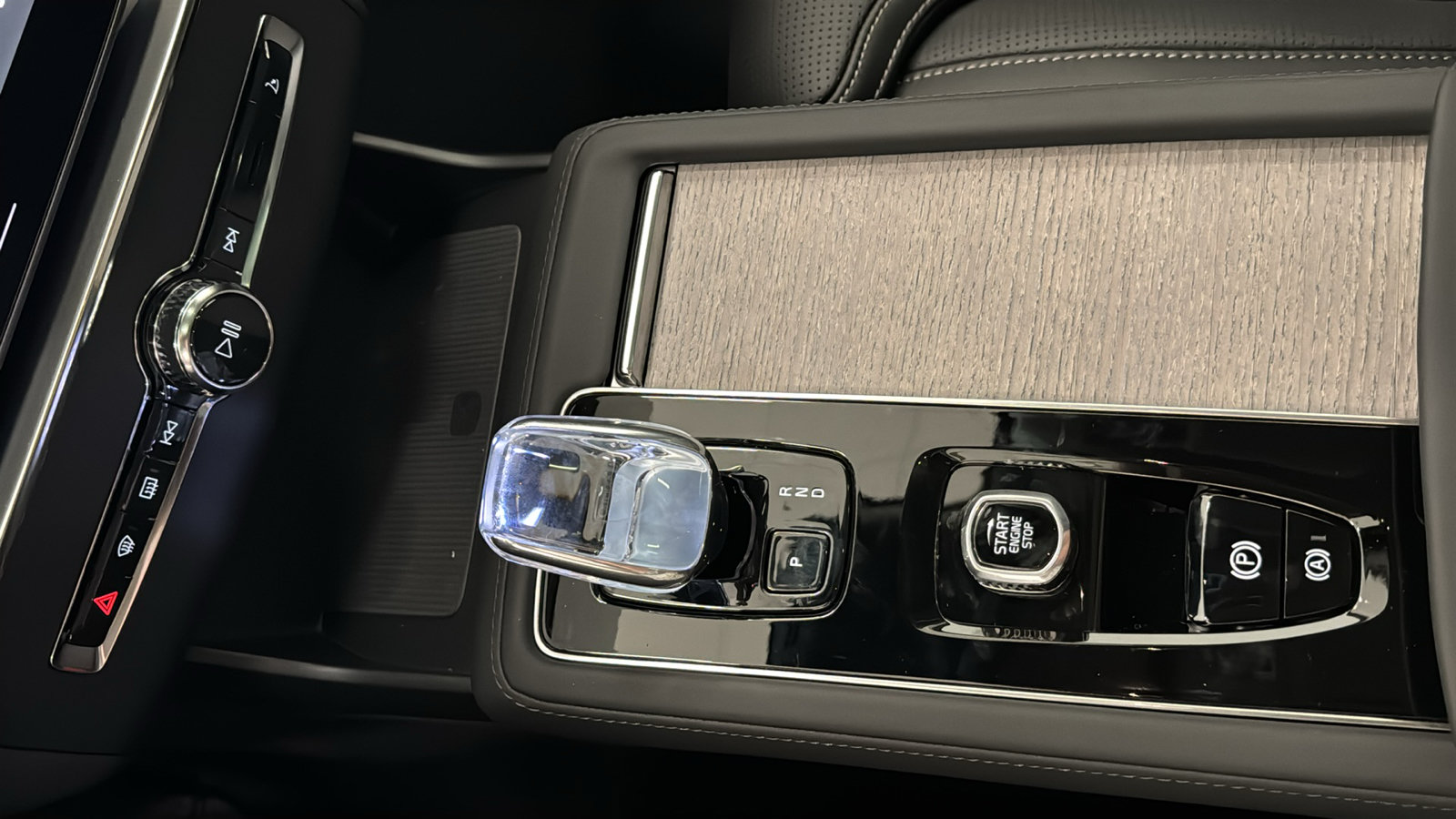 New 2027 Volvo XC90 B6 Ultra AWD/4WD image 19