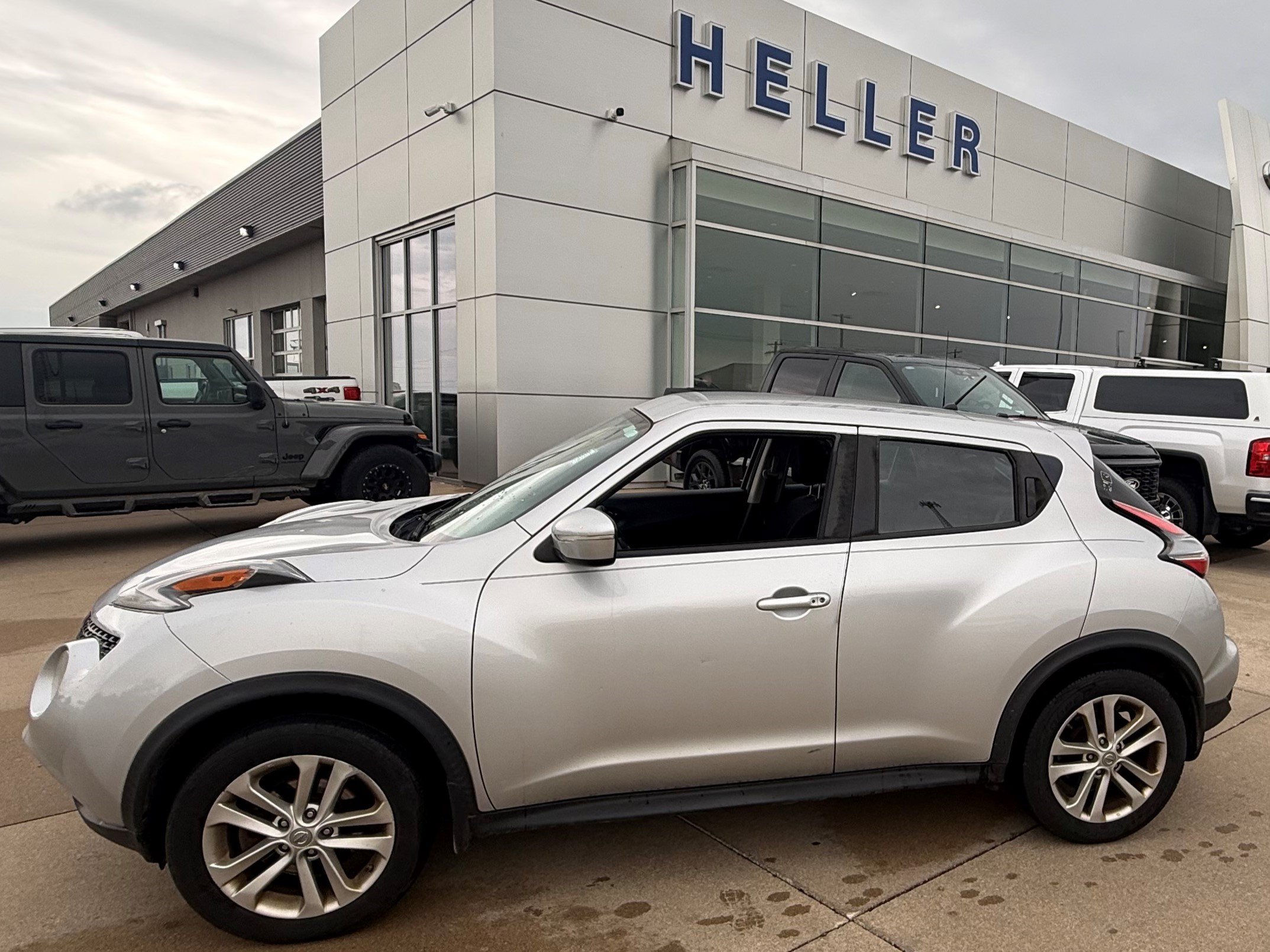 Used 2015 Nissan Juke S AWD/4WD image 3