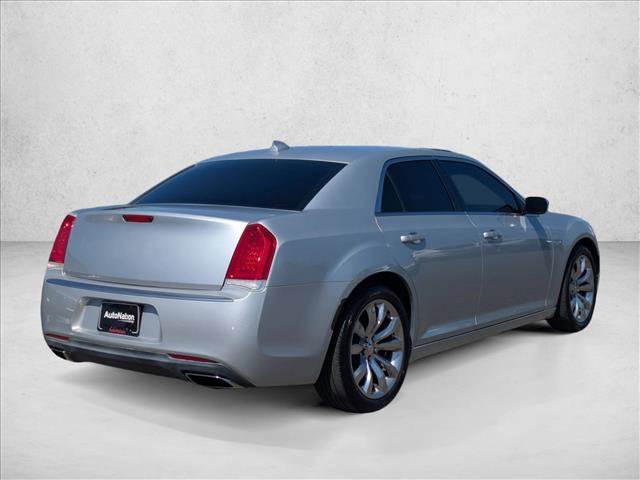 Used 2020 Chrysler 300 Touring w/ Chrome Appearance Package RWD image 5