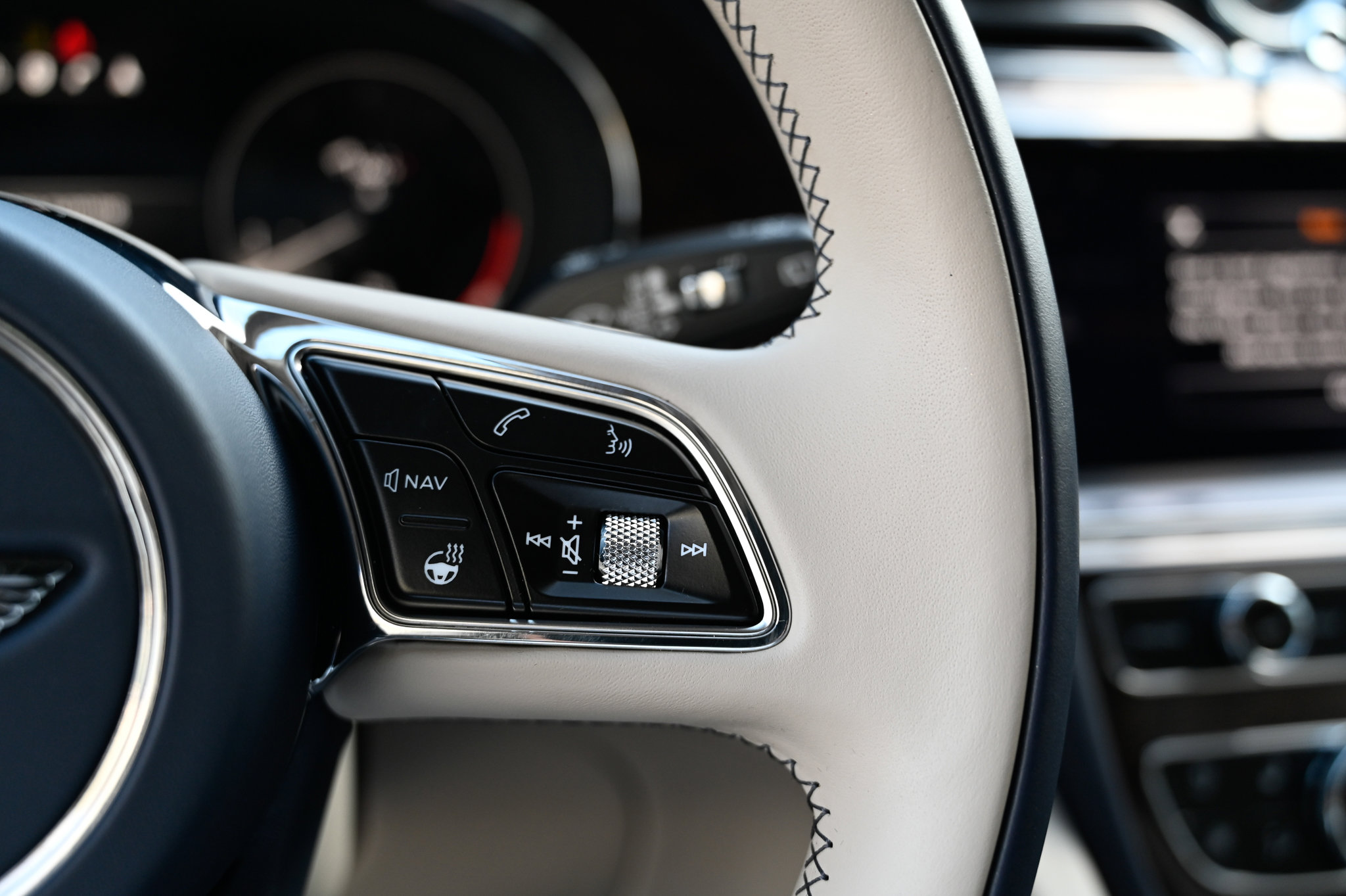 Used 2022 Bentley Bentayga image 26