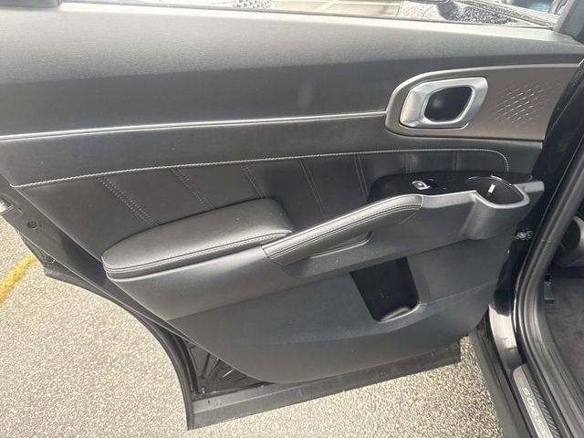 Used 2023 Kia Sorento SX image 18