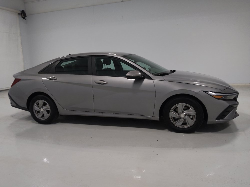Used 2025 Hyundai Elantra SE FWD image 10