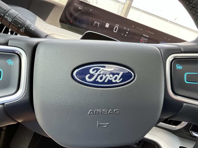 Used 2025 Ford Expedition Active AWD/4WD image 41