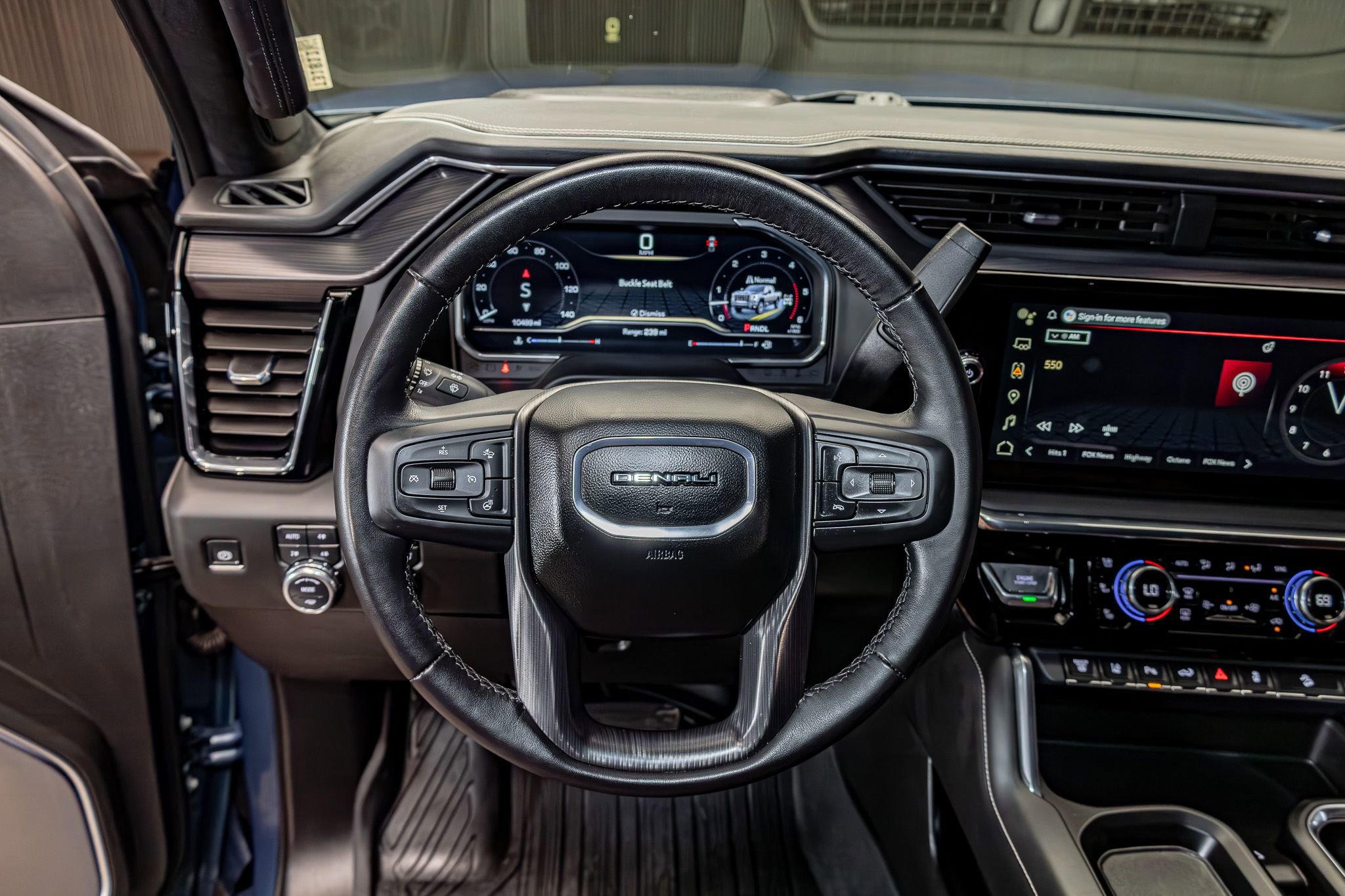 Used 2025 GMC Sierra 2500 Denali Ultimate image 17