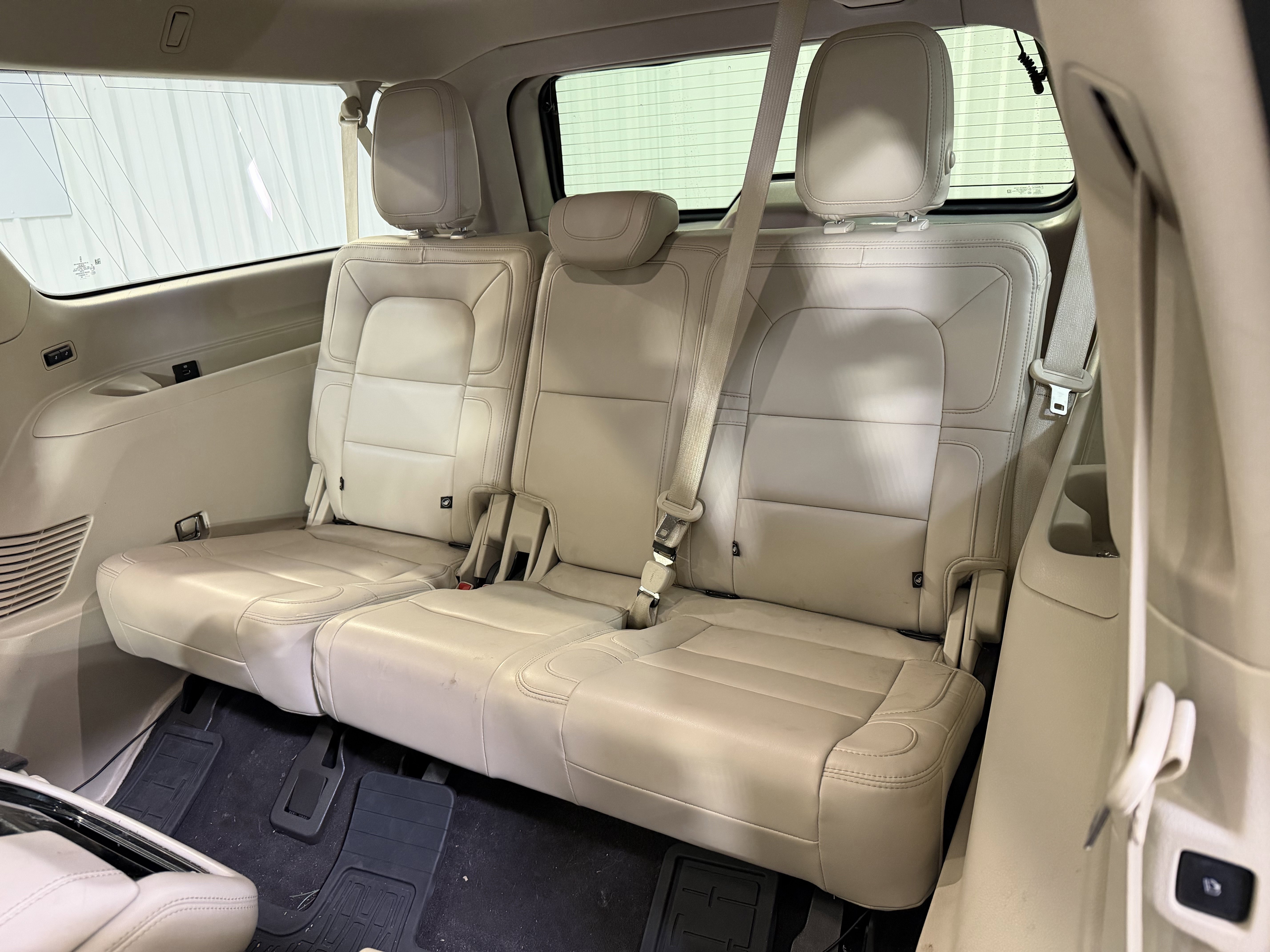 Used 2020 Lincoln Navigator L Reserve w/ Luxury Package RWD image 13