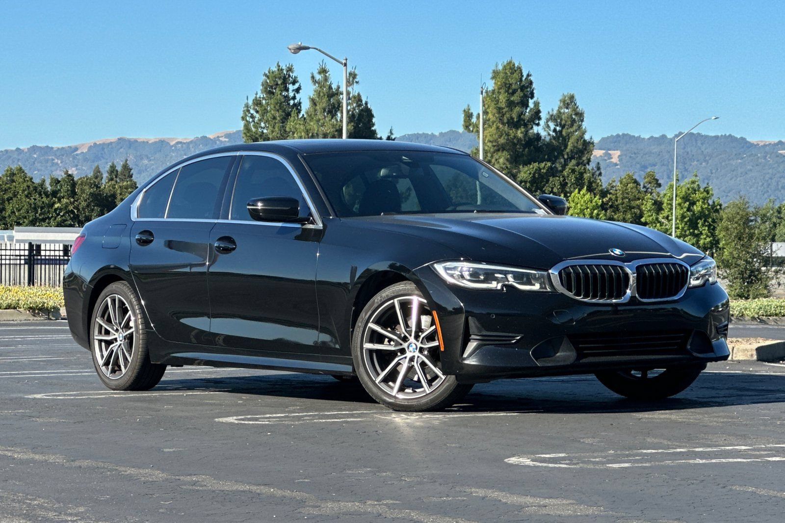 Used 2022 BMW 330i Sedan w/ Driving Assistance Package RWD image 2