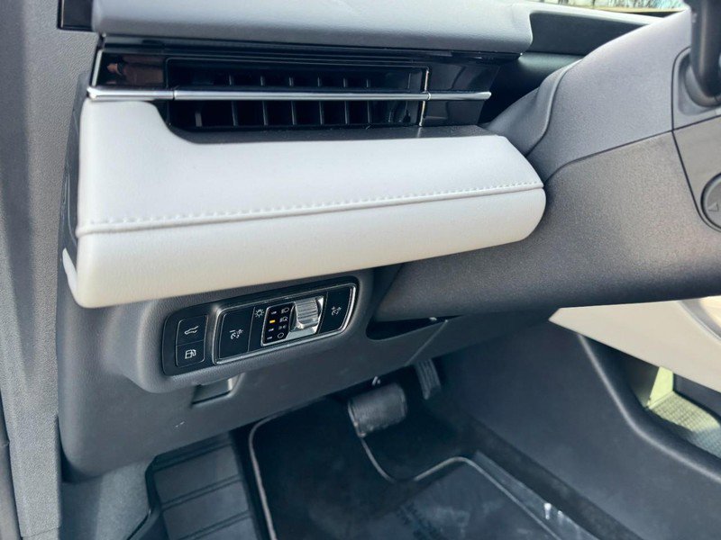 Used 2024 Lincoln Nautilus Premier image 14