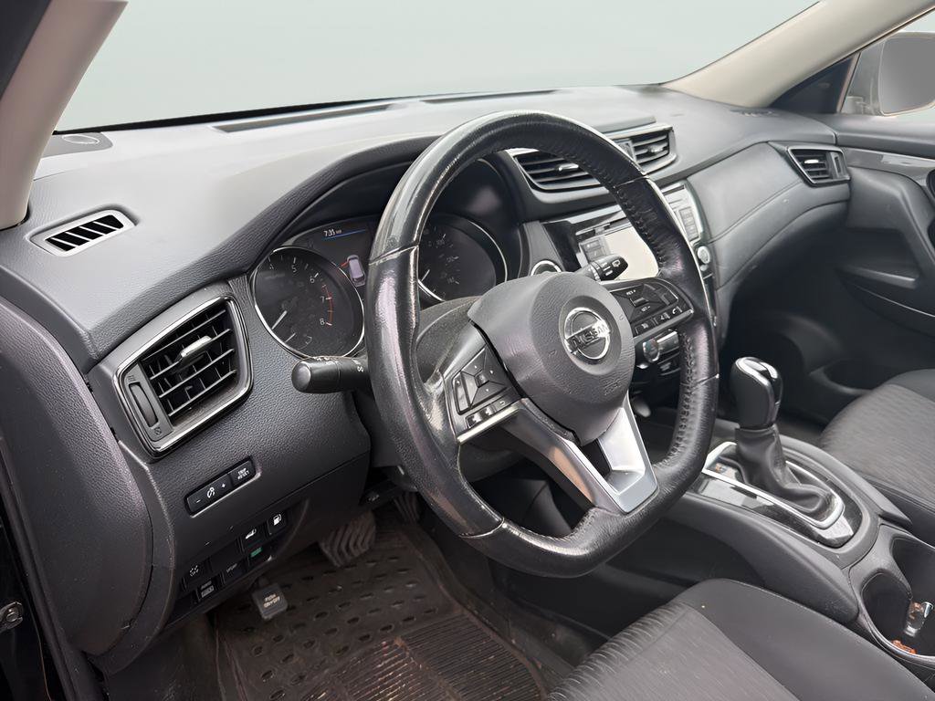 Used 2018 Nissan Rogue SV image 11