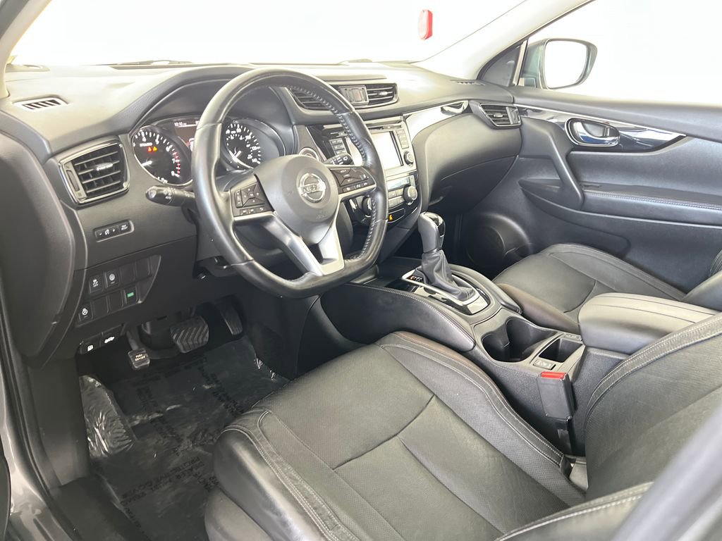 Used 2017 Nissan Rogue Sport SL w/ SL Premium Package FWD image 19