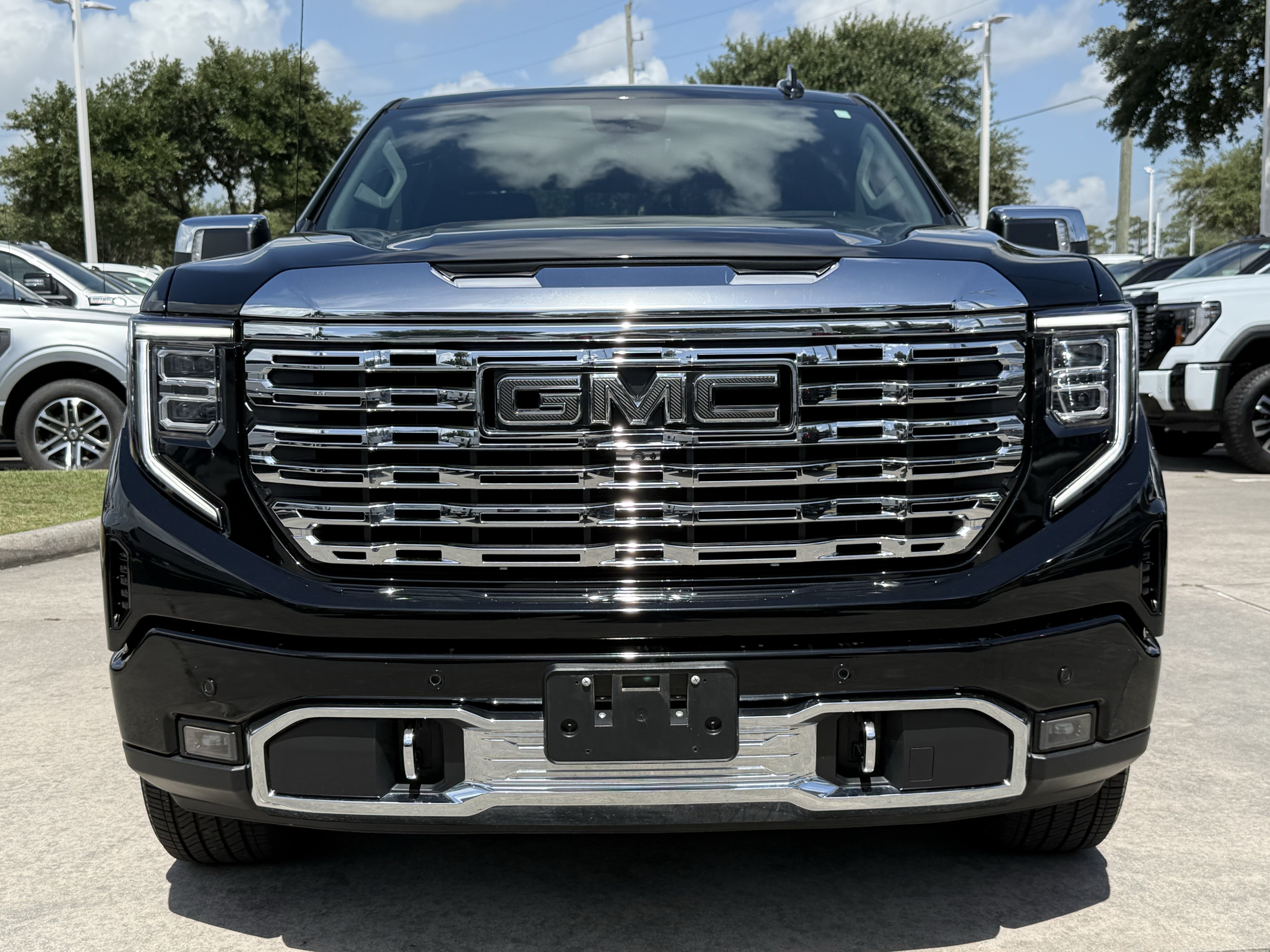 Used 2025 GMC Sierra 1500 Denali w/ Denali Reserve Package AWD/4WD image 10