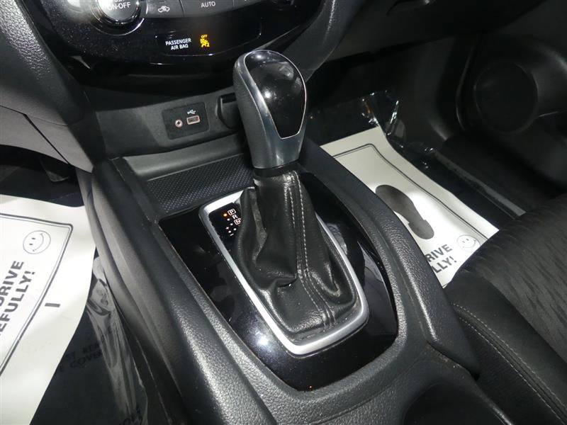 Used 2019 Nissan Rogue SV image 39