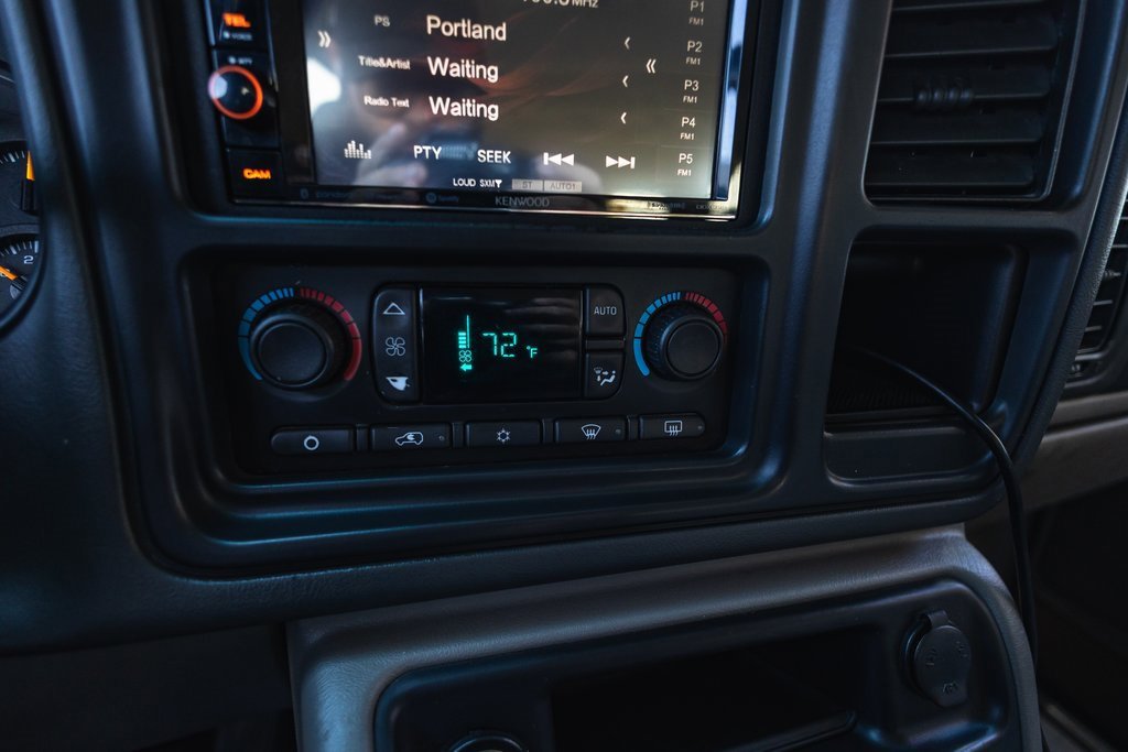 Used 2003 Chevrolet Suburban 4WD image 15