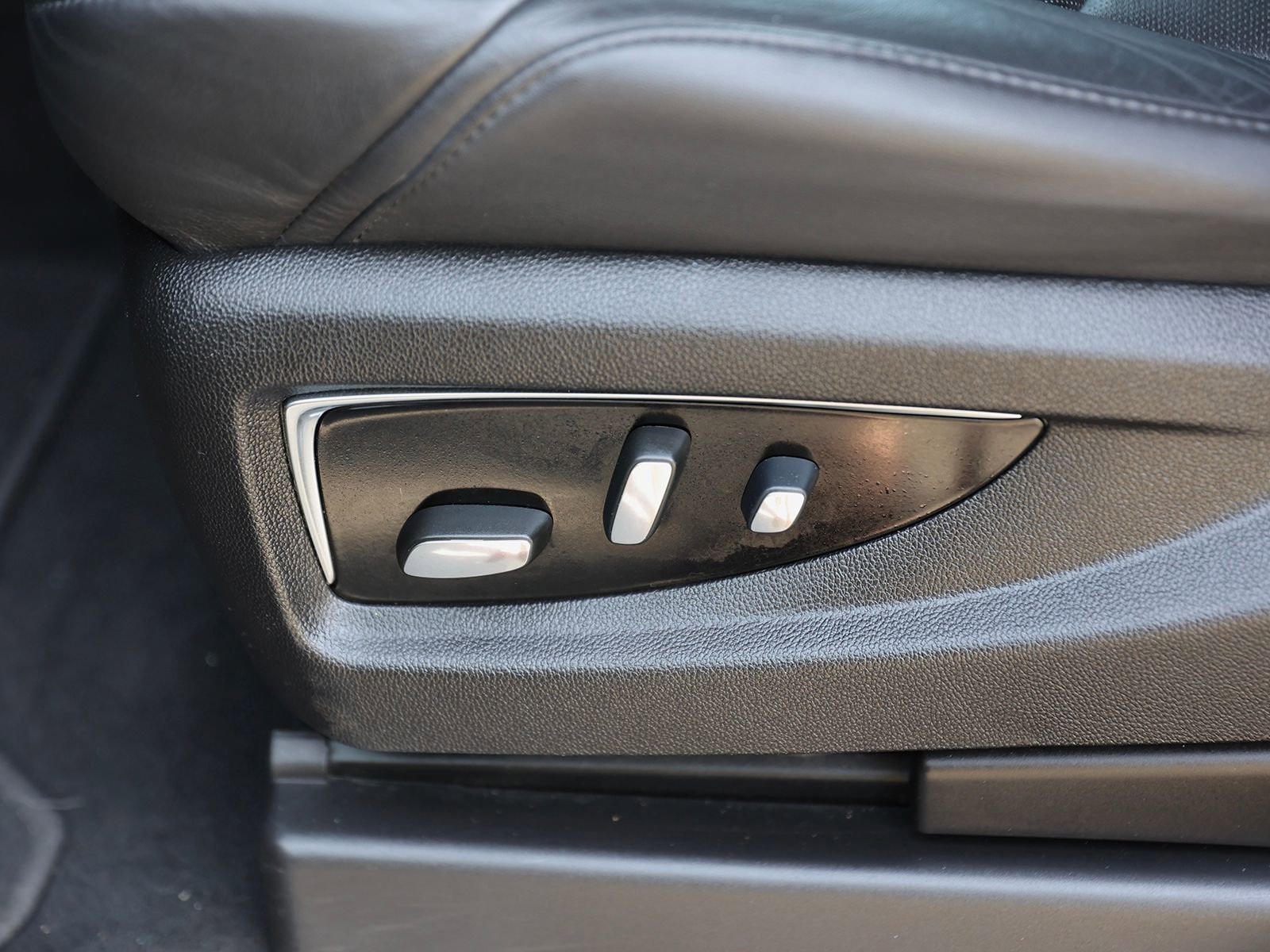 Used 2017 Cadillac Escalade Premium Luxury AWD/4WD image 20