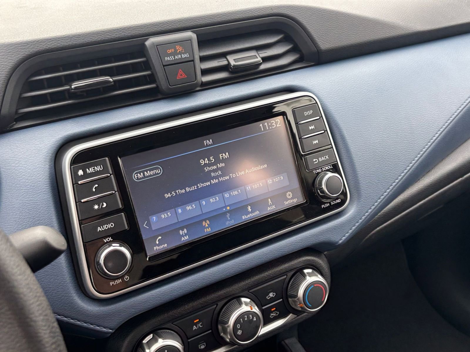 Used 2025 Nissan Versa SV image 20