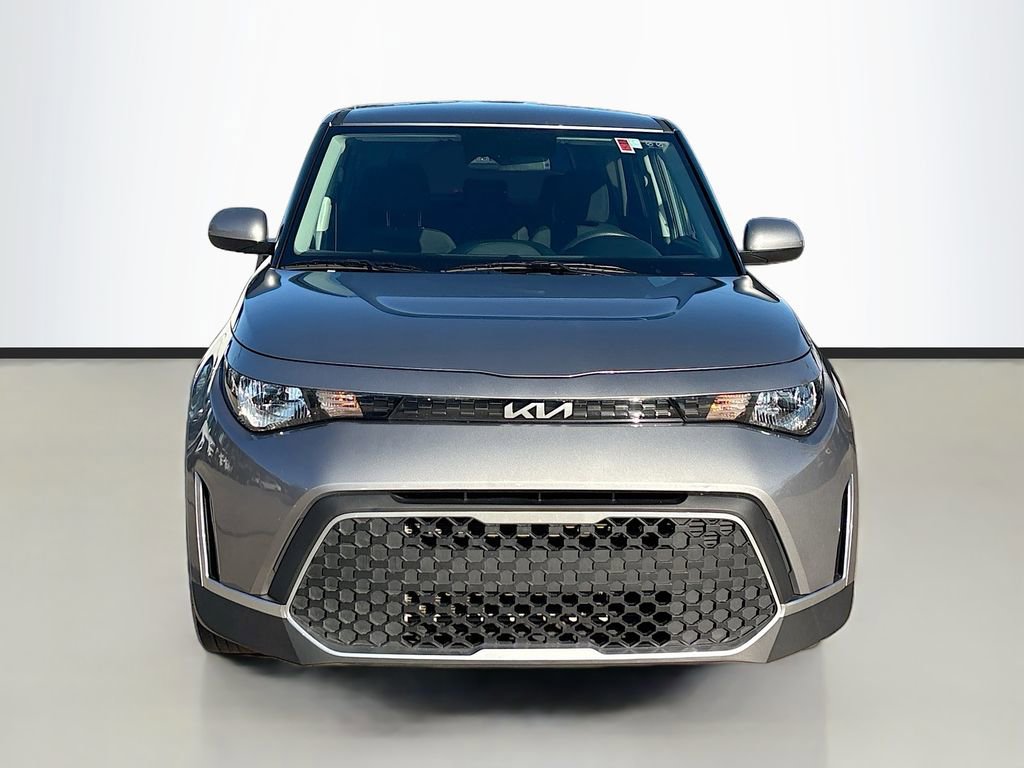 Used 2025 Kia Soul LX w/ LX Technology Package image 2