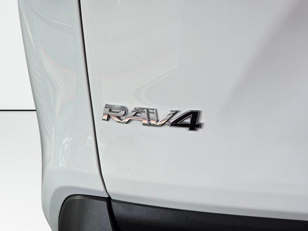 Used 2025 Toyota RAV4 XLE AWD/4WD image 14