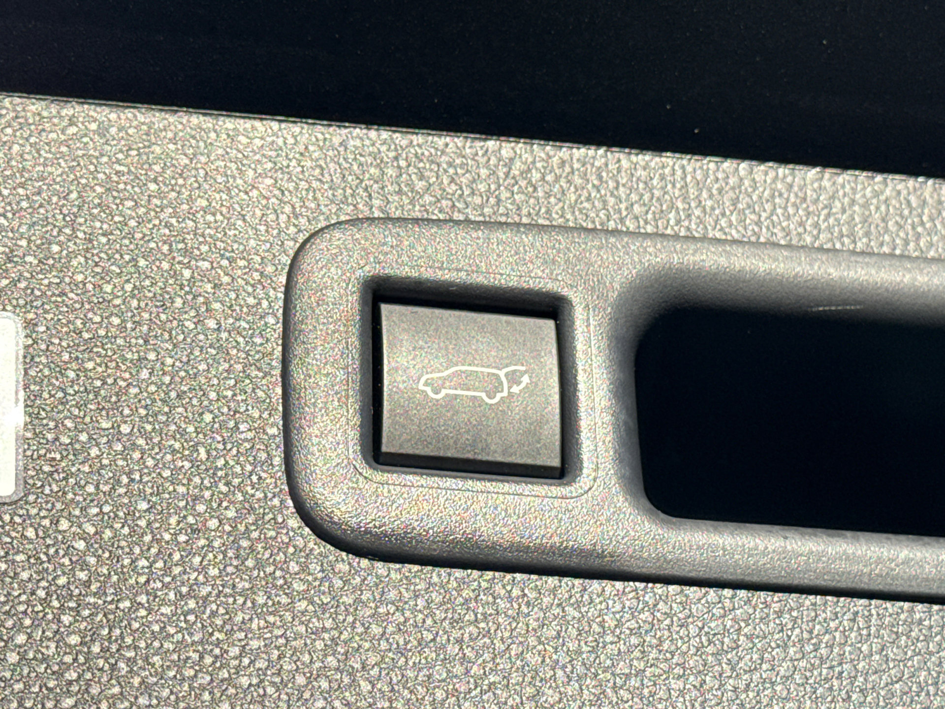 Certified 2025 Toyota Highlander LE image 10