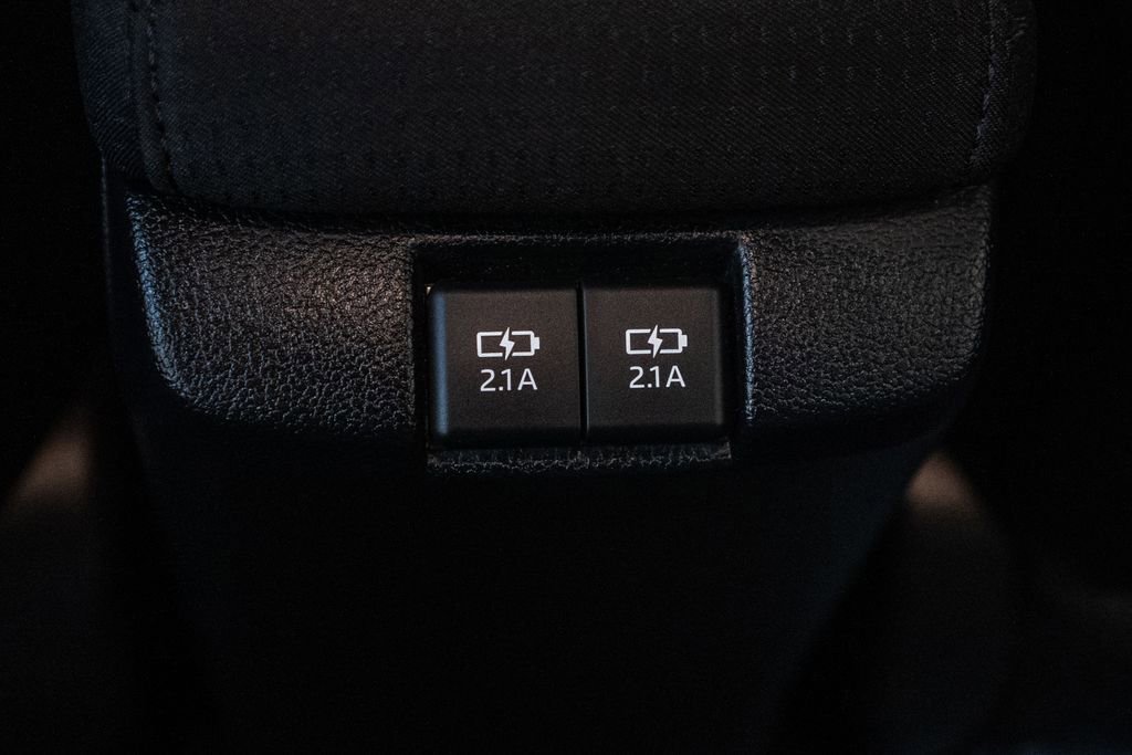 Used 2020 Toyota Prius LE image 31