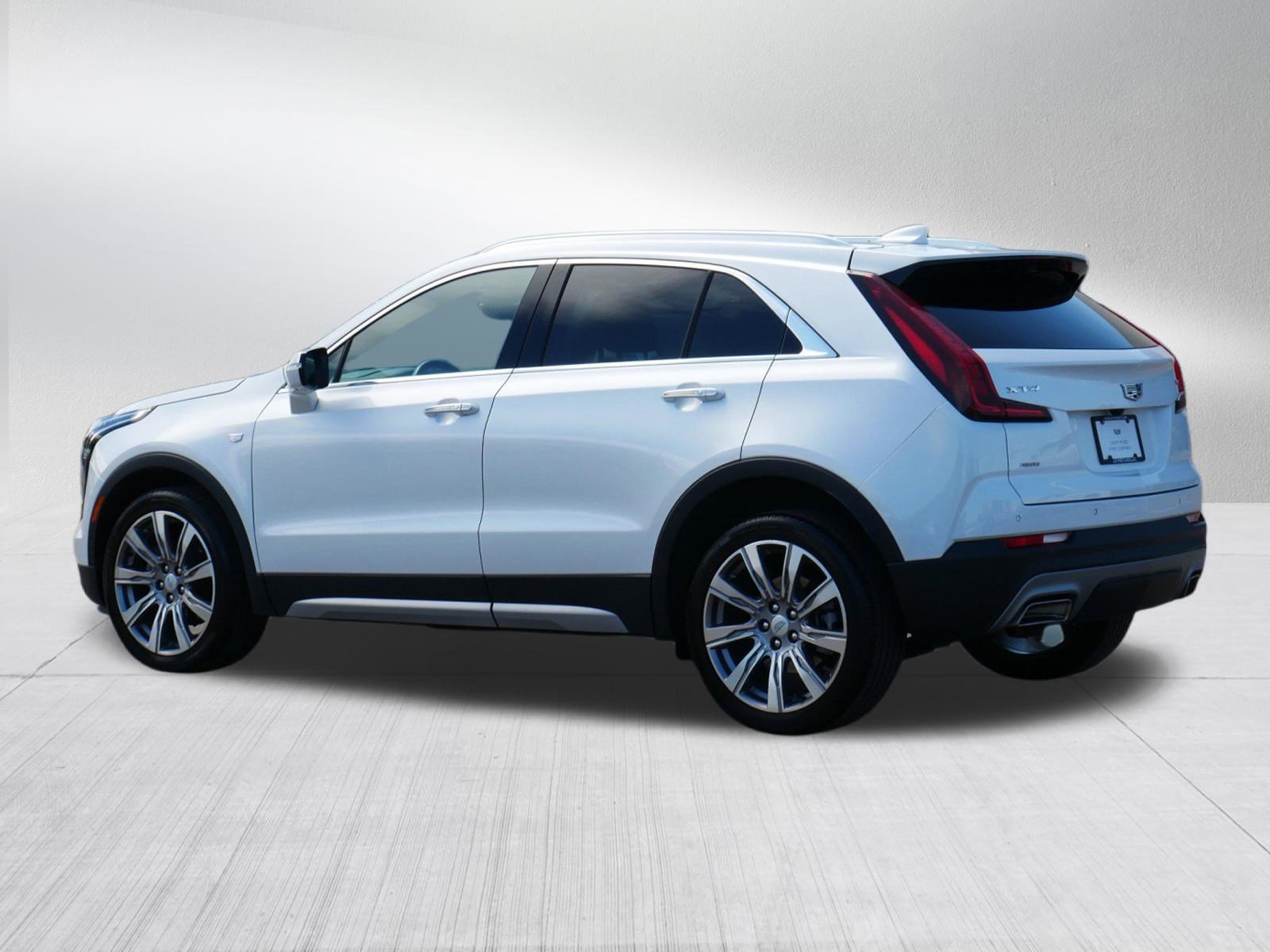 Used 2022 Cadillac XT4 Premium Luxury w/ Technology Package AWD/4WD image 5