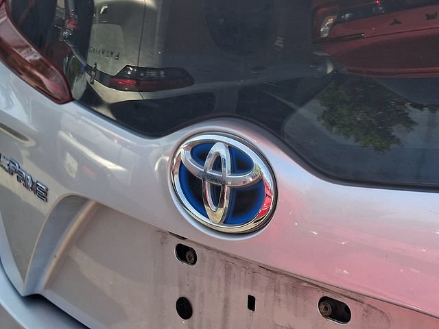 Used 2017 Toyota Prius Prime Advanced w/ Carpet Mat Package FWD image 9