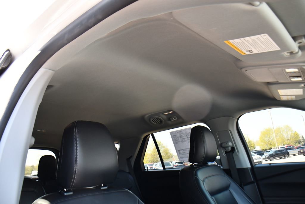 Used 2021 Ford Explorer XLT w/ Equipment Group 202A AWD/4WD image 17