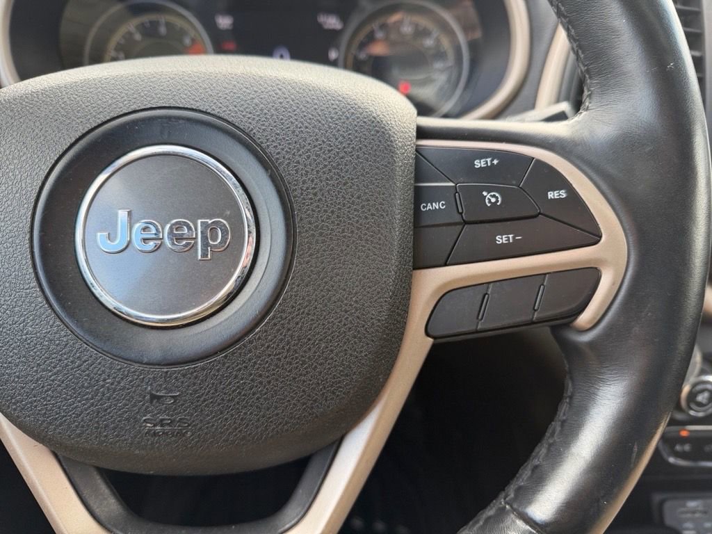 Used 2018 Jeep Cherokee Limited image 23