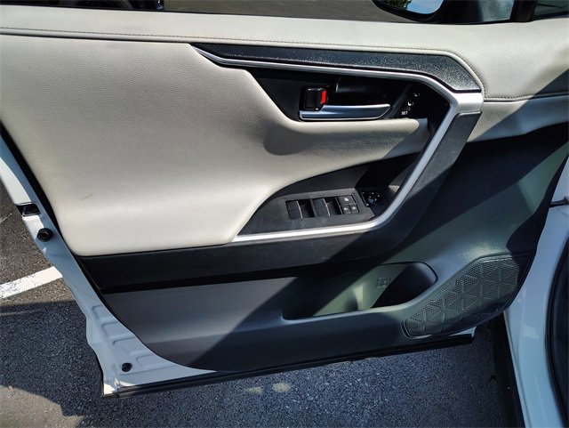 Used 2019 Toyota RAV4 Limited image 11