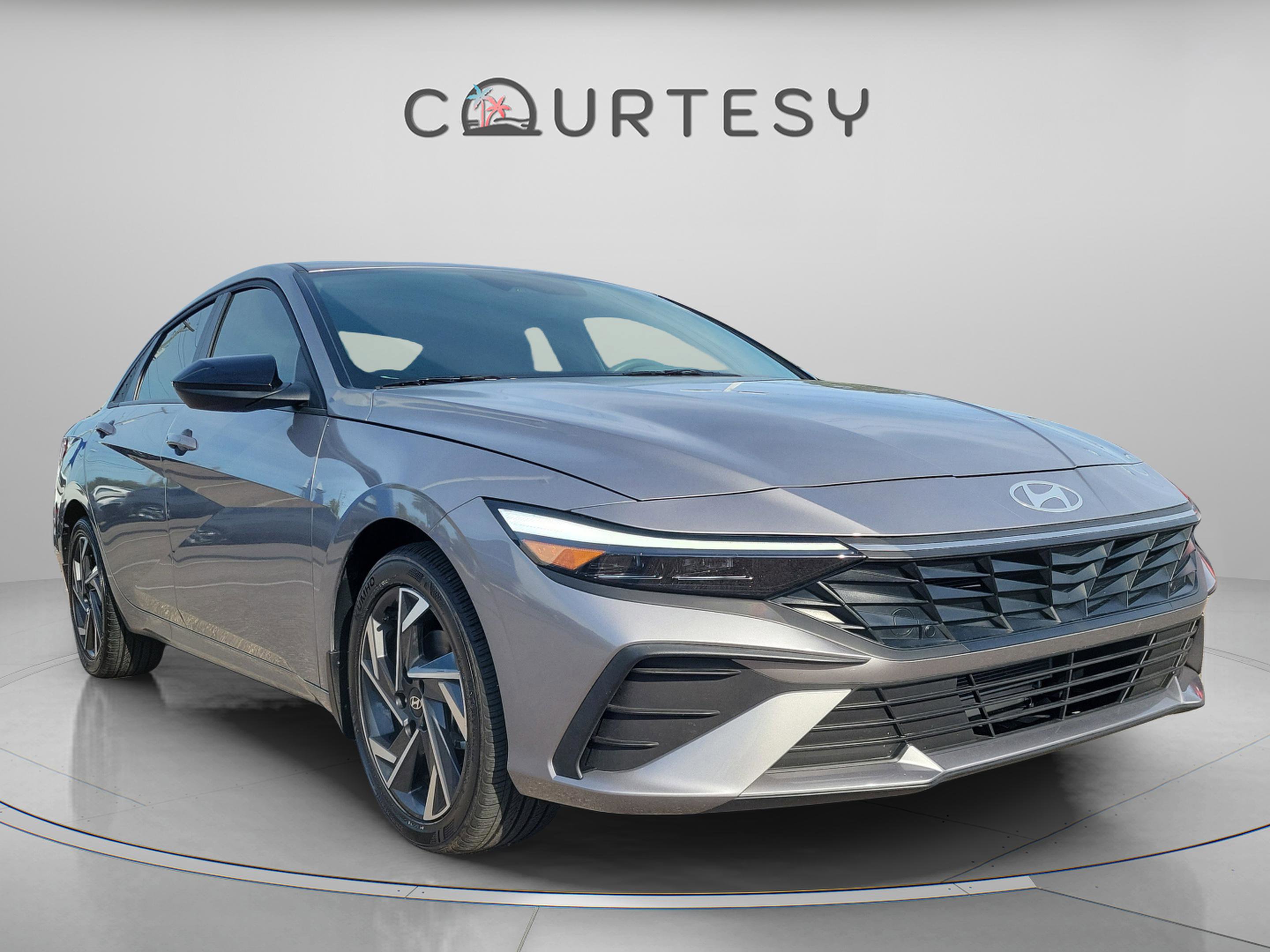 Used 2025 Hyundai Elantra Sport image 4