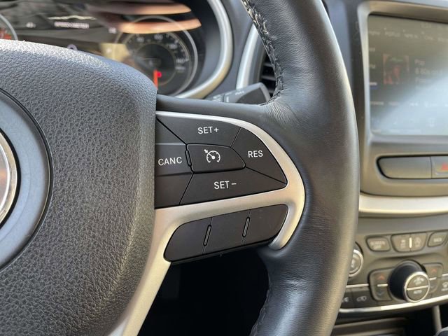 Used 2016 Jeep Cherokee Limited image 25