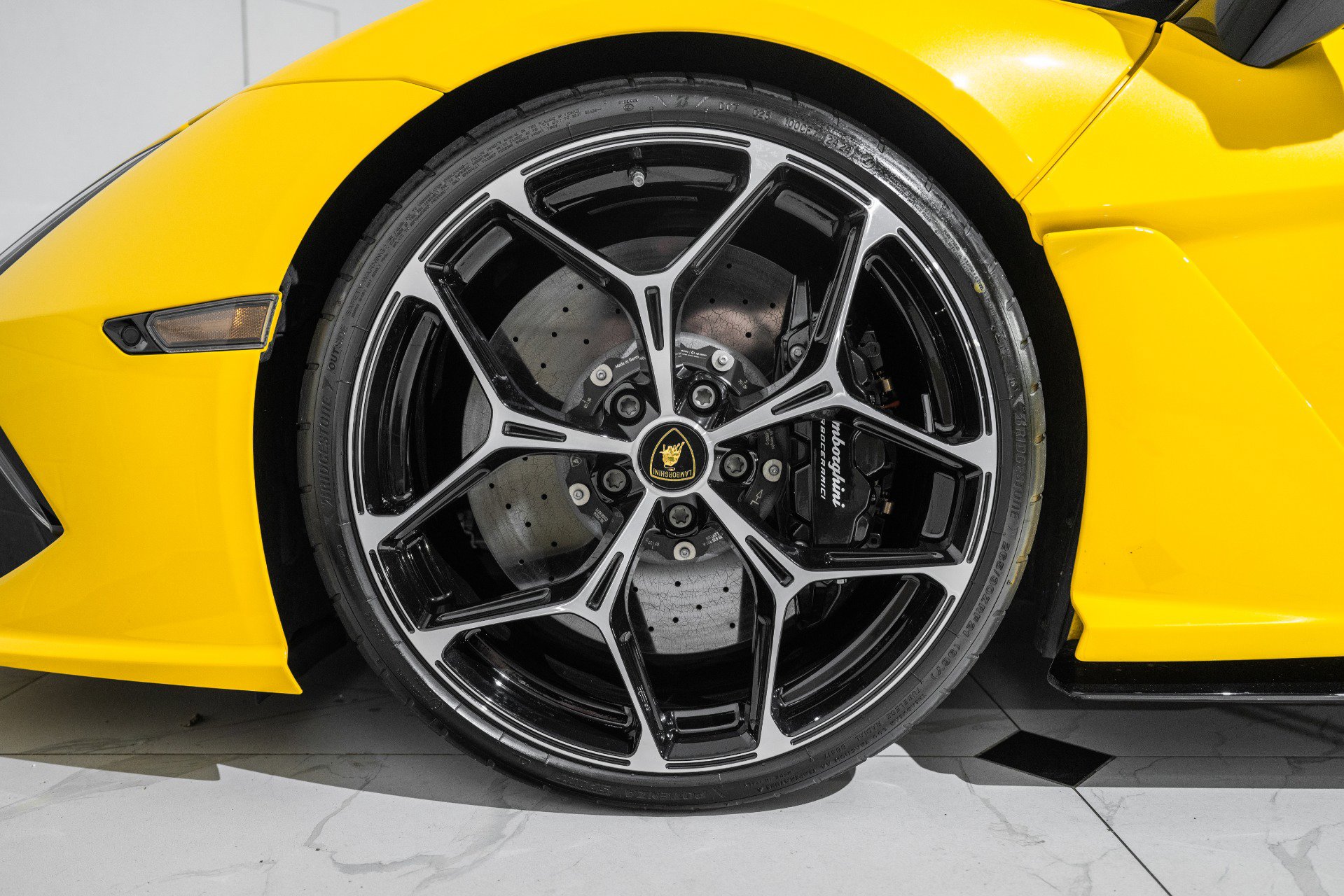 Used 2024 Lamborghini Revuelto image 12