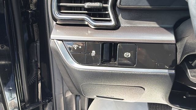 Used 2023 Kia Sportage EX image 17