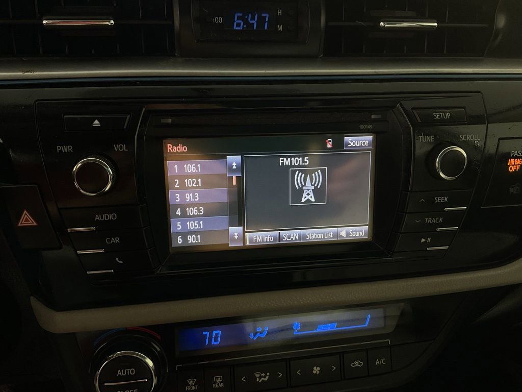 Used 2015 Toyota Corolla LE FWD image 22