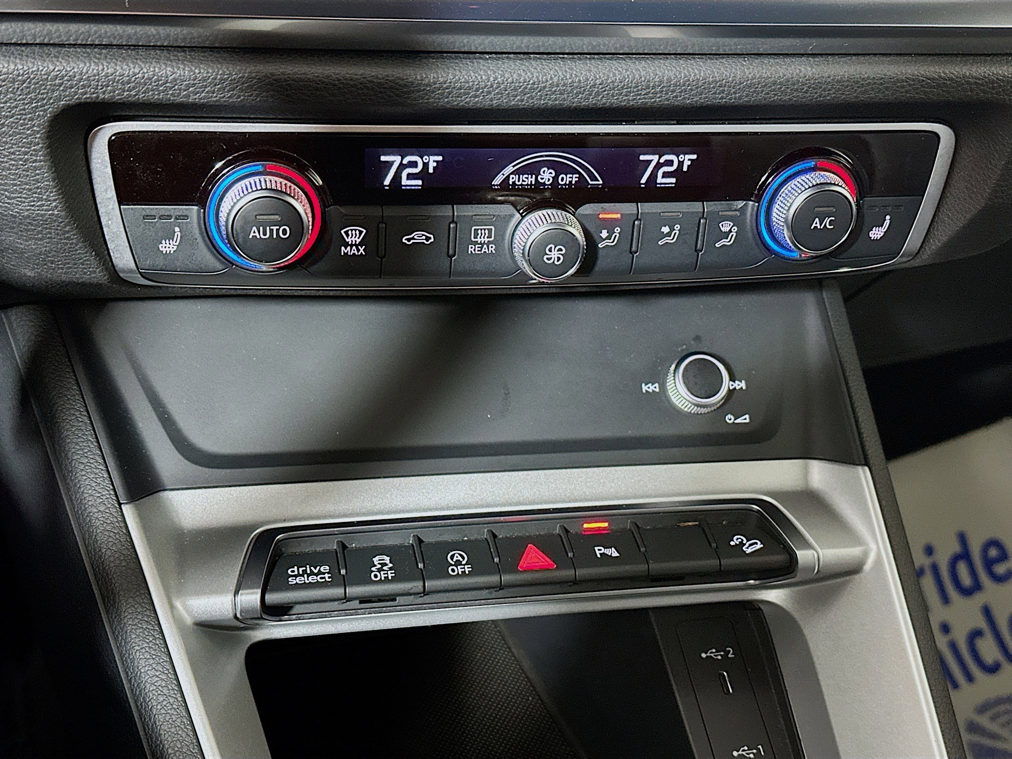 Used 2025 Audi Q3 2.0T Premium image 15