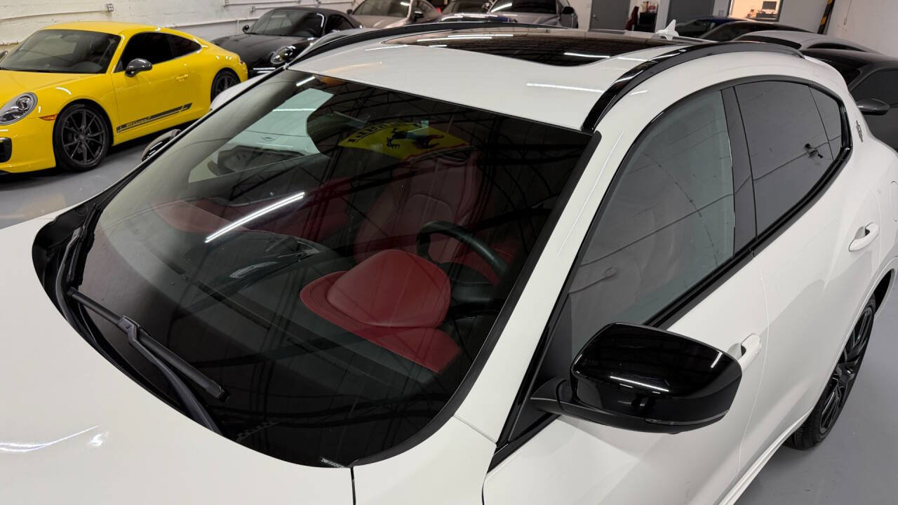 Used 2022 Maserati Levante GT AWD/4WD image 24