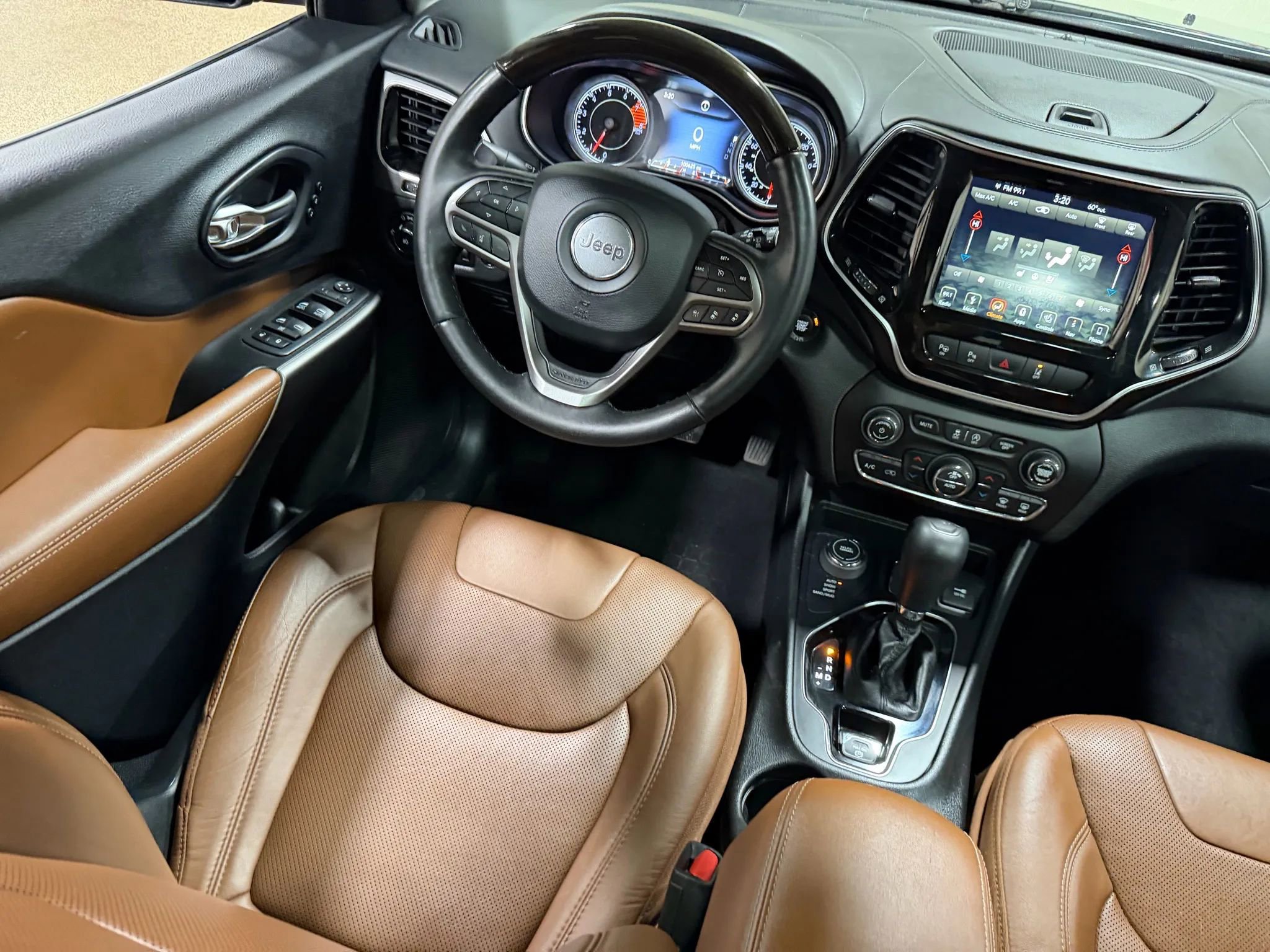 Used 2019 Jeep Cherokee Overland w/ Technology Group image 52