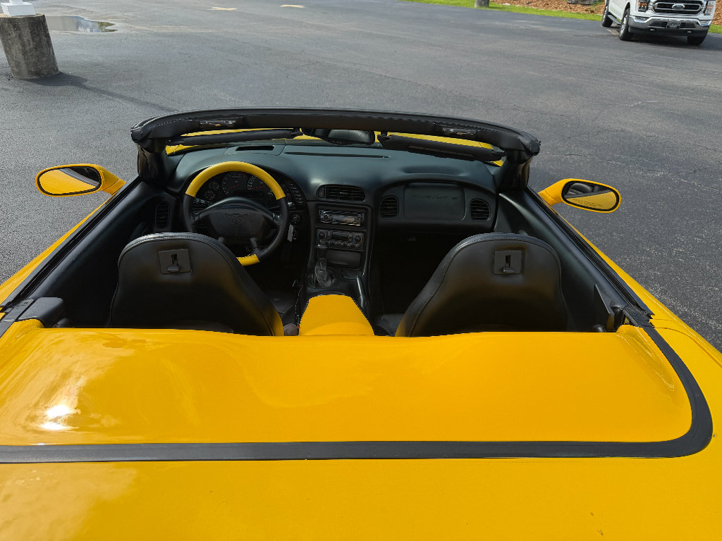 Used 2001 Chevrolet Corvette Convertible w/ Preferred Equipment Group2 RWD image 9