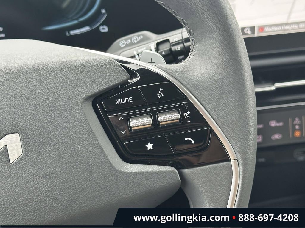 Certified 2025 Kia Niro EX FWD image 22