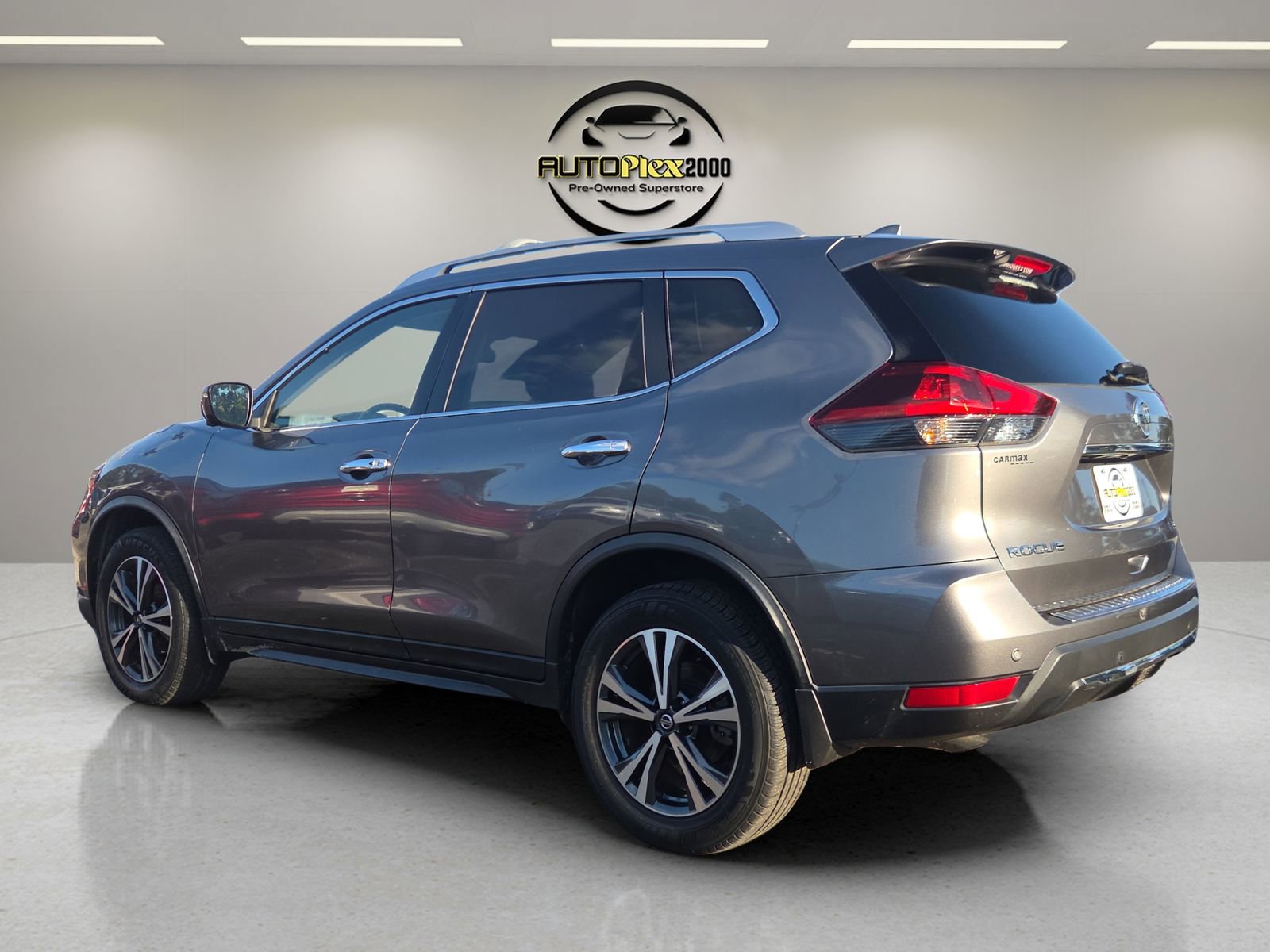 Used 2019 Nissan Rogue SV w/ Premium Package image 5