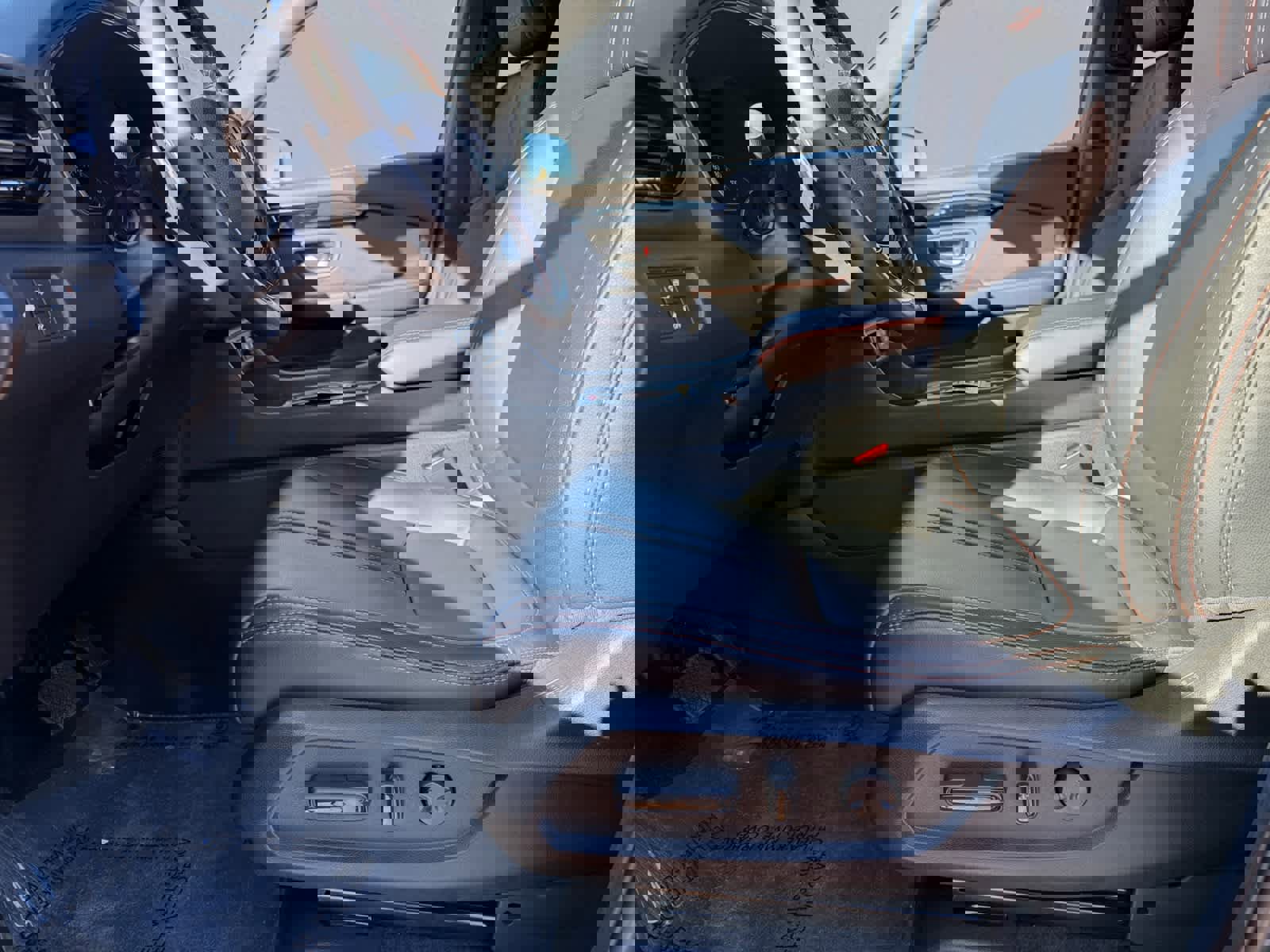 Used 2025 Honda Pilot TrailSport image 7