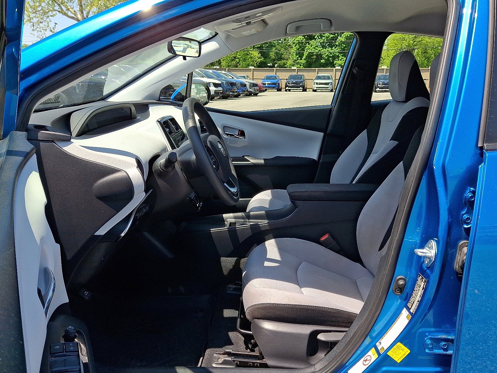 Used 2019 Toyota Prius LE FWD image 15